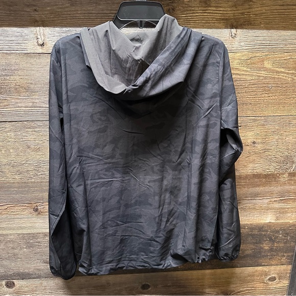 Vuori Outdoor Trainer Shell, Size L - Picture 5 of 8